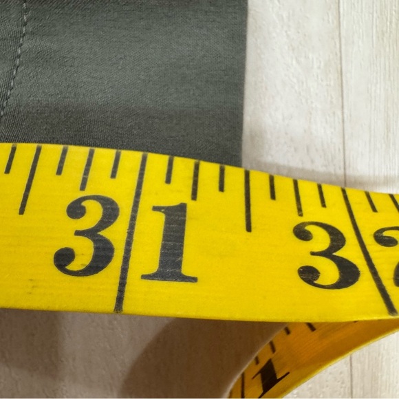 EUC Lululemon Swift Mid-Rise Wide-Leg Pant Army Green Women's 14 Athleisure - Picture 9 of 16